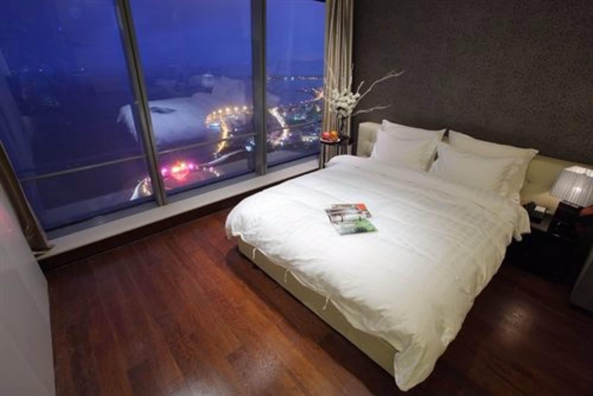 Grand Madison Qingdao Harbour-View Central（Former Qingdao Farglory Hotel） Ngoại thất bức ảnh